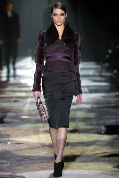 Look 16